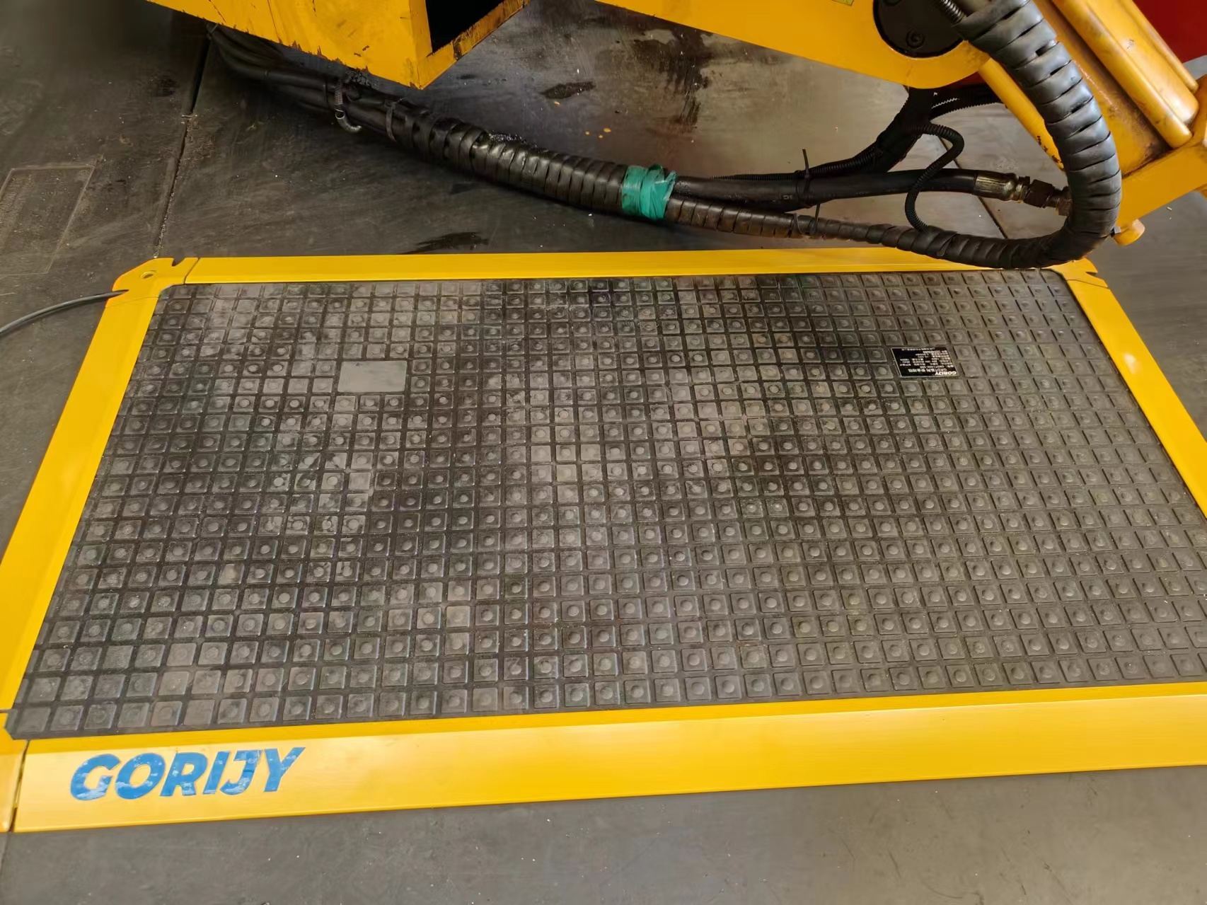 工業壓敏安全地毯在不同環境下的使用壽命